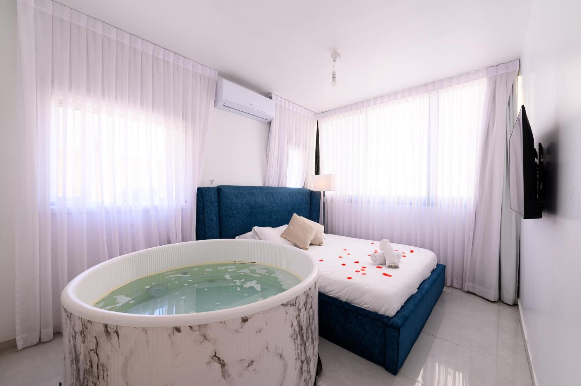 King David Apartment เนทันยา ภายนอก รูปภาพ