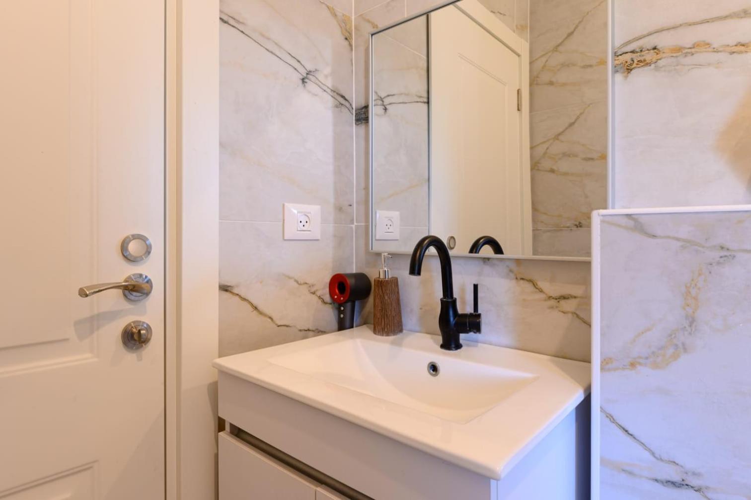 King David Apartment เนทันยา ภายนอก รูปภาพ